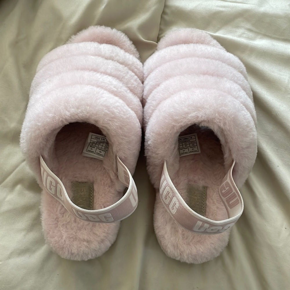 UGG SLIPPERS